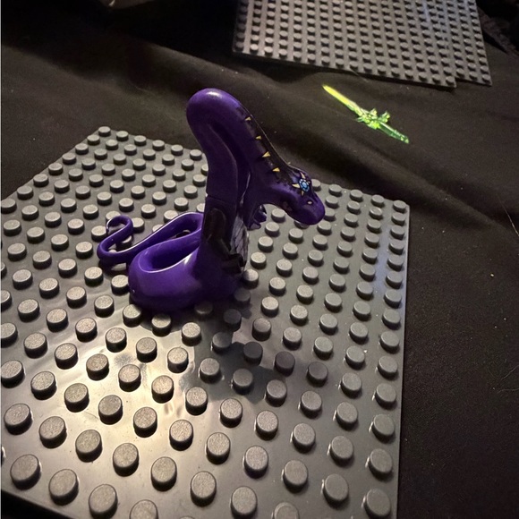 Python Chumsworth - Purple Snake Minifigure - Picture 2 of 3